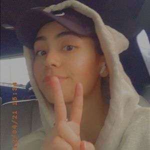 Meet your Posher, Kayla